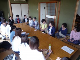 Talk to the women's associations in Rokuren Island