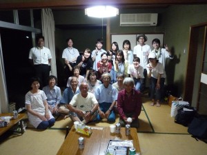 Commemorative photo with the people of Rokuren Island