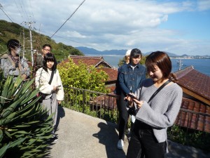 Seniors of the circle guide the first graders of the first visit to the island.