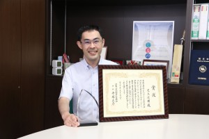 Associate Professor Adachi, who received the Academic Award of the Japan Certified Public Accountants Association