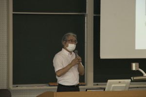 Professor Takahashi who introduces Department of International Commerce