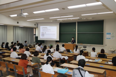 Mr. Tsuji explained the entrance examination