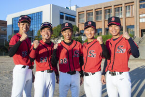 Five people who won the individual award (from left in the photo: Hashimoto, Takeuchi, Ogawa, Yoneda, Miyahara)